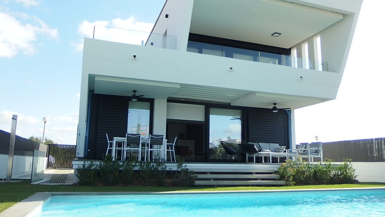 IA-365 Exclusive designer house 500 m from the beach
