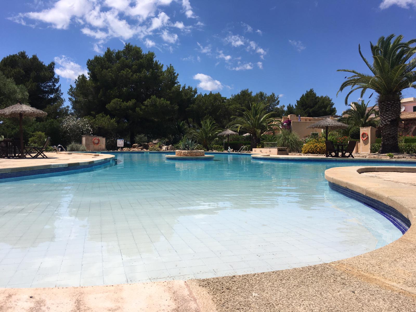 IA-57 Casa adosada con piscina comunitaria en el Paraíso