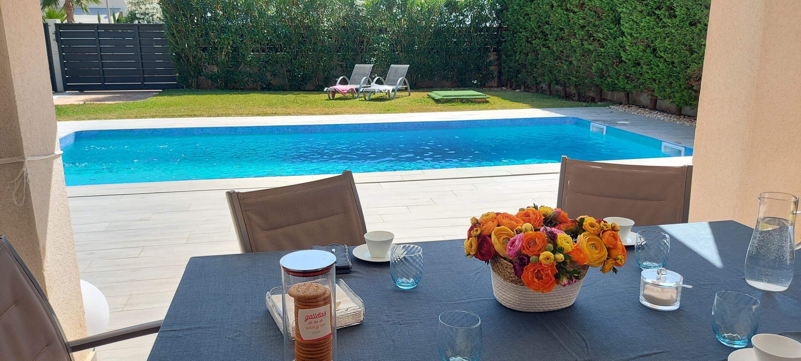 IA-310 Moderna casa a 500 mts del mar con piscina